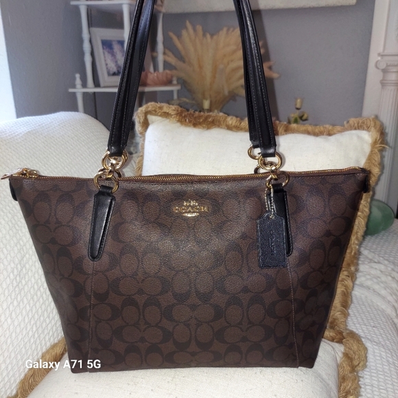 Coach Signature Dark Khaki Large Shoulder Tote Beautiful! - Picture 1 of 14